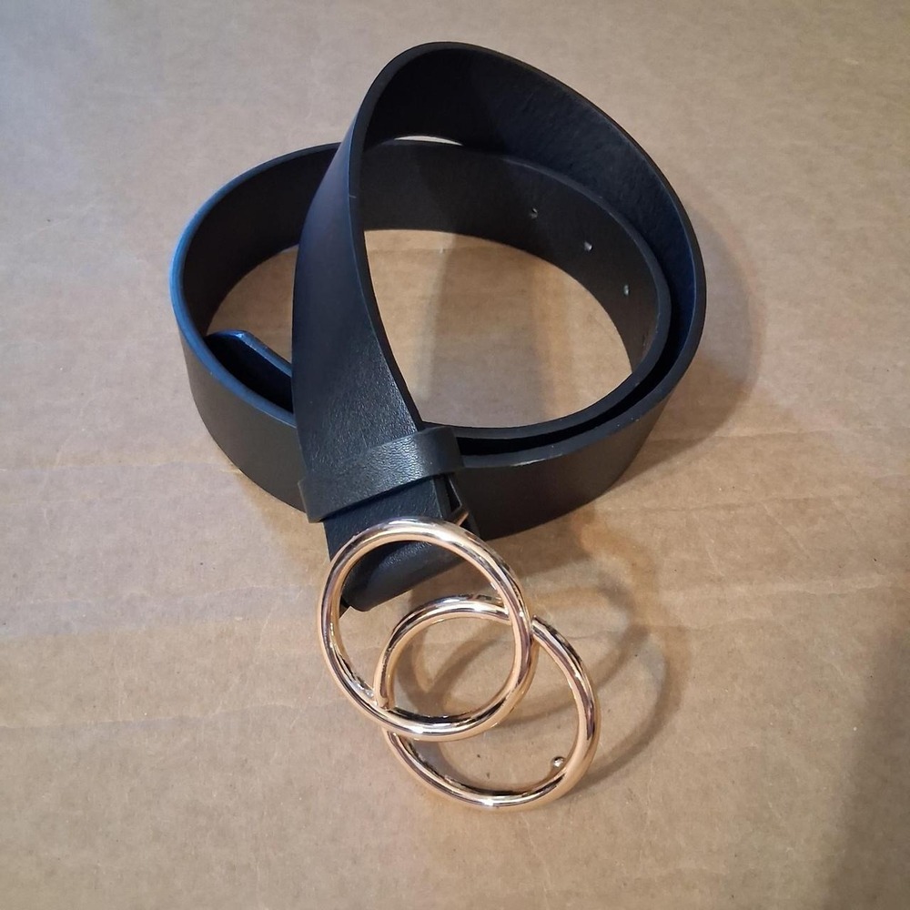 Womens Black leather belt with gold double ring buckle